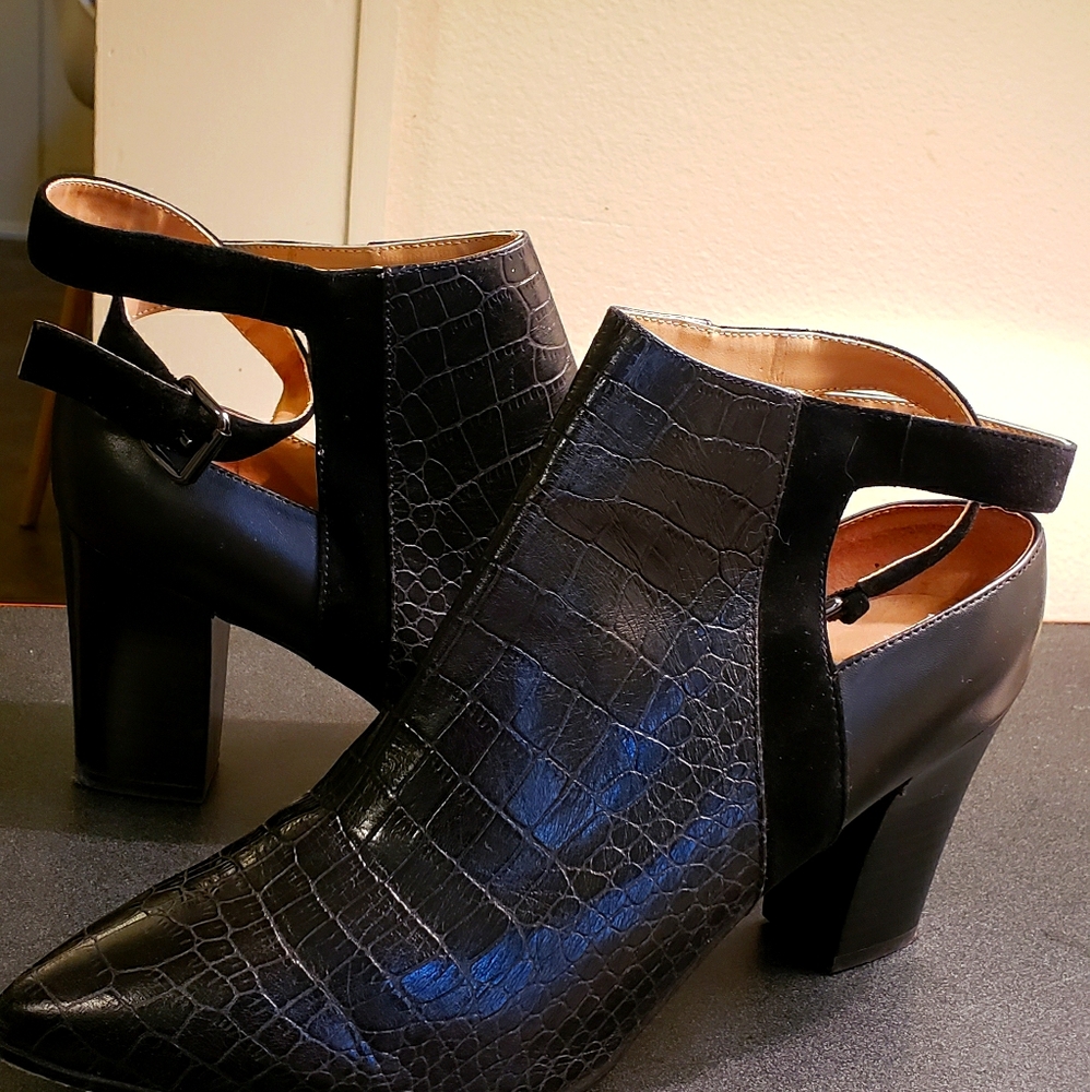 Nicole Miller genuine leather croc embossed bootie